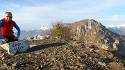 06 In vetta al Castel Regina (1424 m) con vista in Foldone